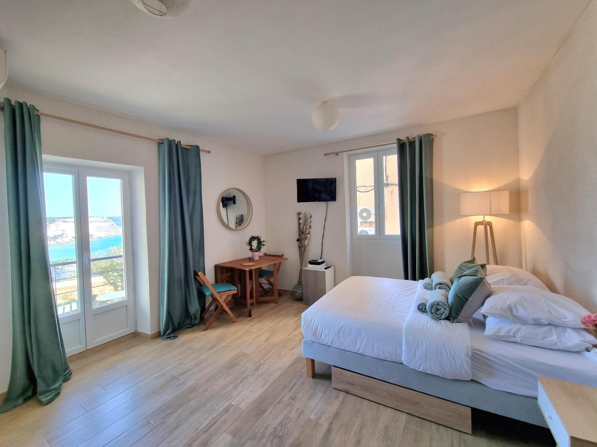 Chez Dume Apartment Bonifacio  Ngoại thất bức ảnh