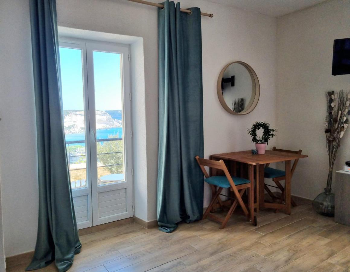 Chez Dume Apartment Bonifacio  Ngoại thất bức ảnh